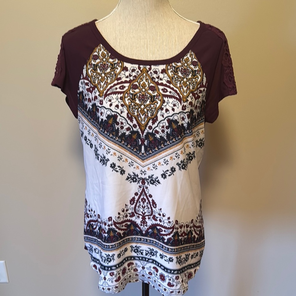 Maurices Red Graphic T-Shirt Short Sleeves - Picture 5 of 5